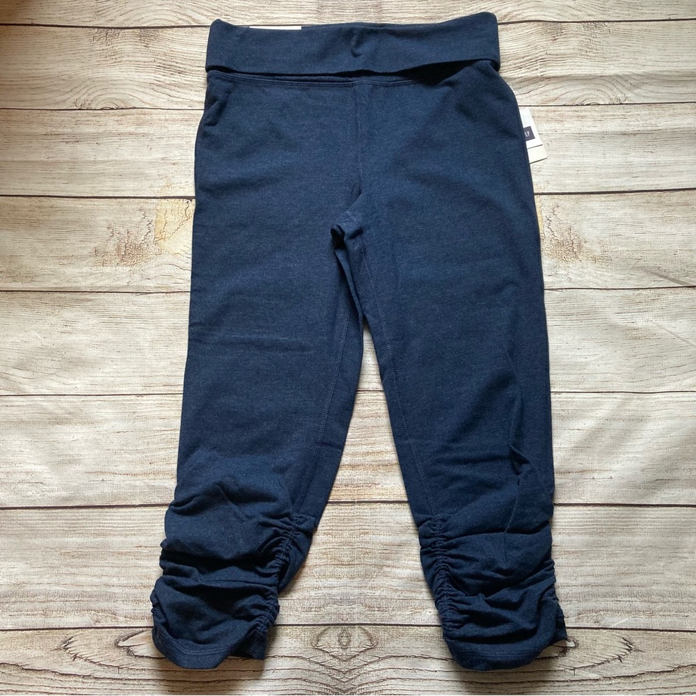Gap Fit Mid Rise Fold Over Ruched Capri Leggings NWT Women’s Medium Dark Blue